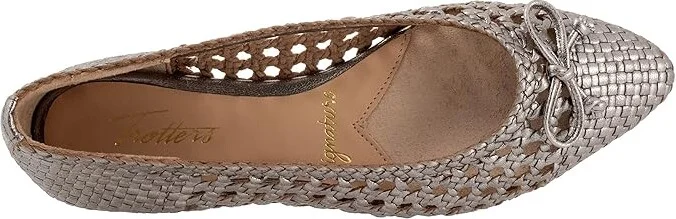 Trotters Edith Women's Flat Shoes Pewter Metallic : 12 M (B), Leather - Image 2