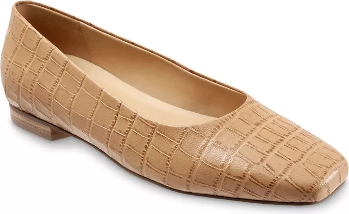 Tan Croc Print