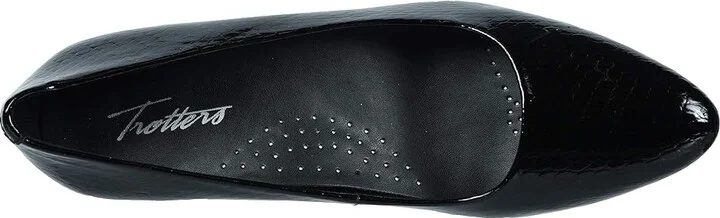 Trotters Kari Women's 1-2 inch heel Shoes Black : 6 N (AA), Leather - Image 3