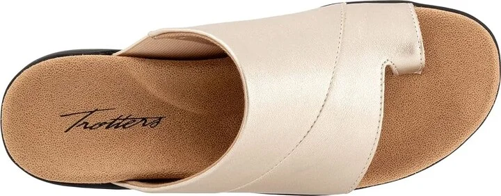 Trotters Regina Women's Shoes Gold Metallic : 6 WW (EE), Leather - Image 2