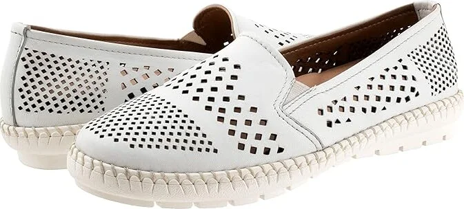 Trotters Royal Women's Flat Shoes White : 6 M (B), Leather