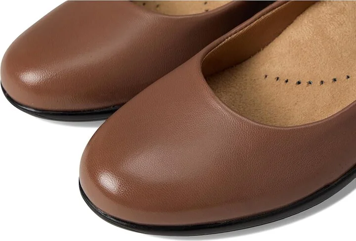 Trotters Rozalin Women's Flat Shoes Stone : 8.5 N (AA), Leather/Rubber - Image 7