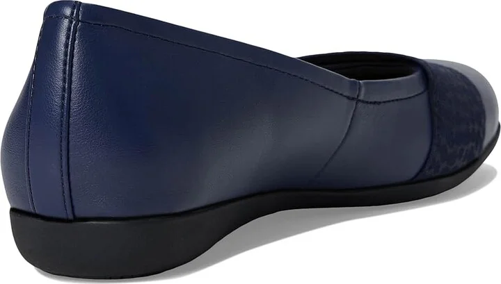 Trotters Samantha Women's Slip on Shoes Navy Veg/Croco Gore : 6.5 N (AA) - Image 4