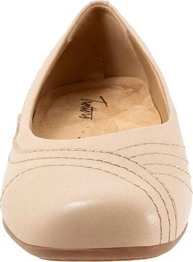 Trotters Sasha Women's Flat Shoes Beige : 7 WW (EE), Leather - Image 5
