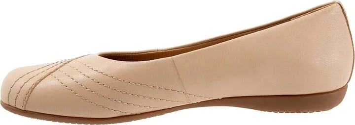 Trotters Sasha Women's Flat Shoes Beige : 7 WW (EE), Leather - Image 6
