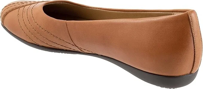 Trotters Sasha Women's Flat Shoes Luggage : 8 W (D), Leather - Image 4