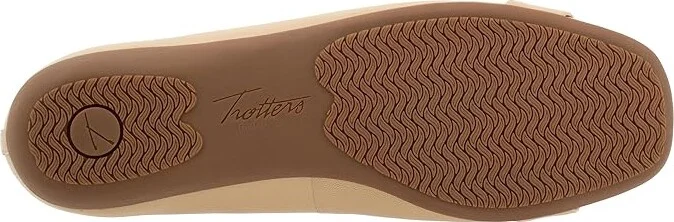 Trotters Sizzle Signature Women's Flat Shoes Nude : 7 W (D), Patent Leather - Image 3