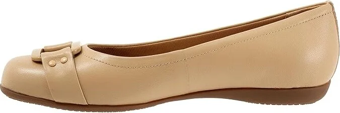 Trotters Sizzle Signature Women's Flat Shoes Nude : 7 W (D), Patent Leather - Image 5