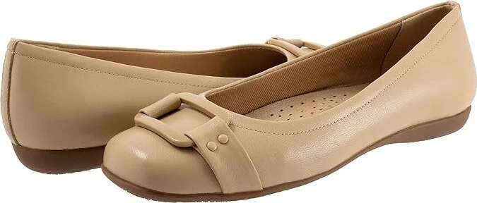 Trotters Sizzle Signature Women's Flat Shoes Nude : 7 W (D), Patent Leather