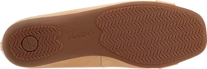 Trotters Sizzle Signature Women's Flat Shoes Nude Patent : 10 N (AA), Patent Leather - Image 3