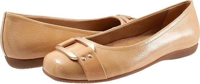 Trotters Sizzle Signature Women's Flat Shoes Nude Patent : 10 N (AA), Patent Leather