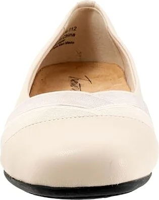 Trotters Stella Women's Flat Shoes Ivory : 7 W (D) - Image 5