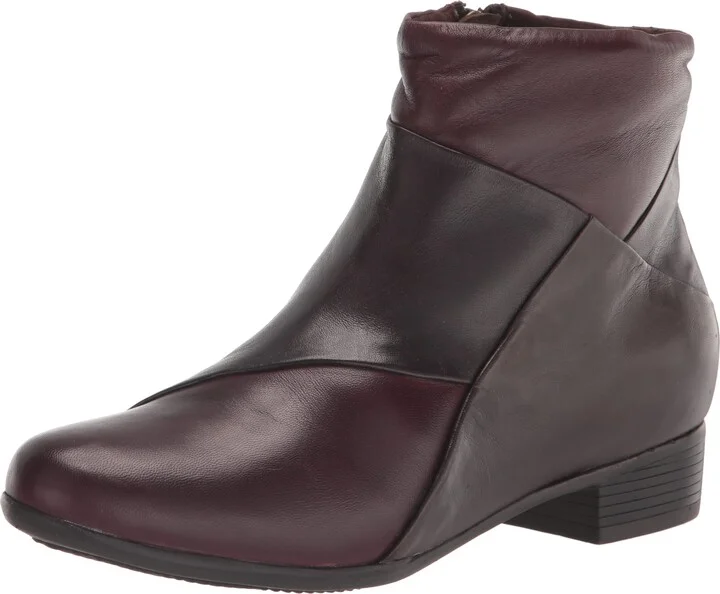 Trotters Women's Boot Pump