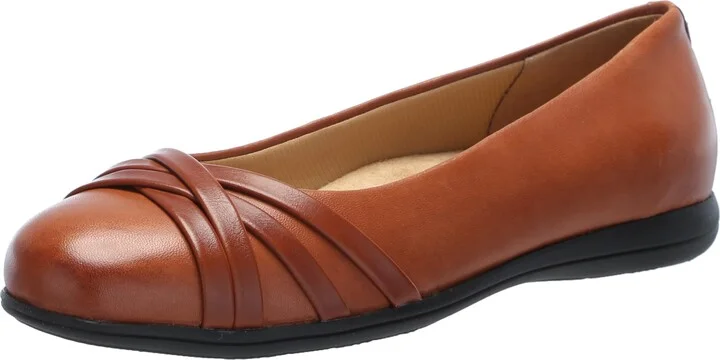 Trotters Women's Daphne Ballet Flat
