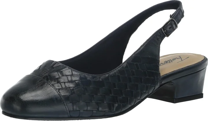 Trotters Women's DEA Woven Pump