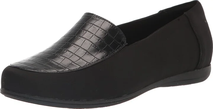 Trotters Women's Deanna Loafer