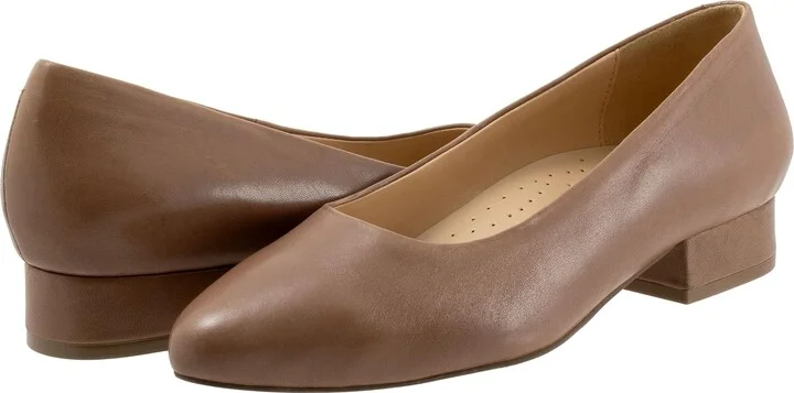 TROTTERS Women's Jewel Loafer Flat