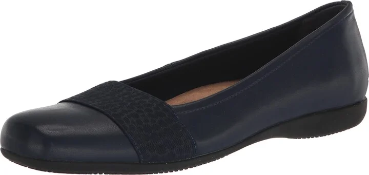 Trotters Women's Samantha Loafer Flat