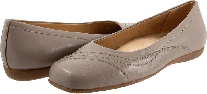 Trotters Women's Sasha Ballet Flat