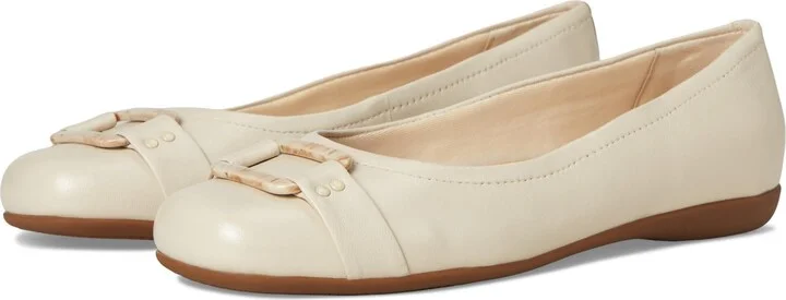 Trotters Women's Sizzle Signature Loafer Flat