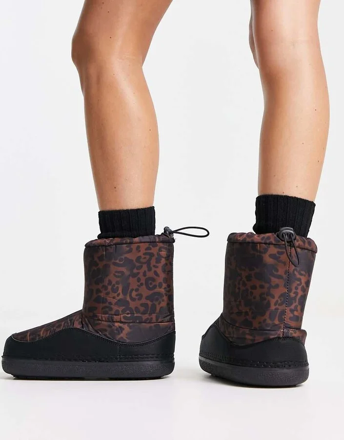 Truffle Collection padded short snow boots in leopard - Image 2