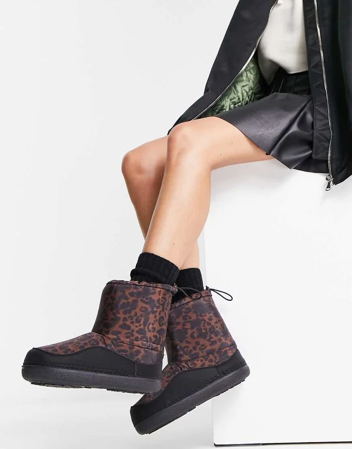 Truffle Collection padded short snow boots in leopard - Image 4