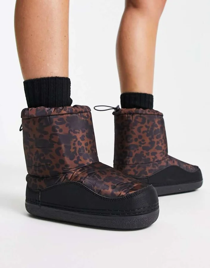 Truffle Collection padded short snow boots in leopard
