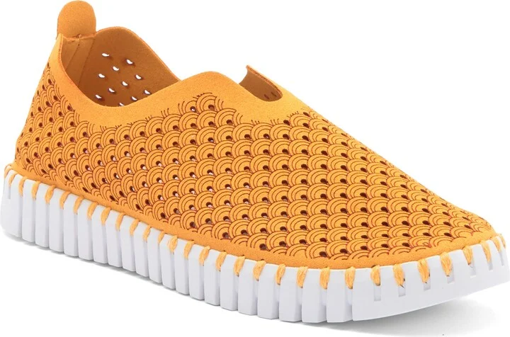 Tulip 139 Perforated Slip-On Sneaker