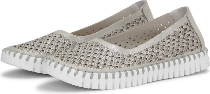 Tulip Ballet Flats In Silver