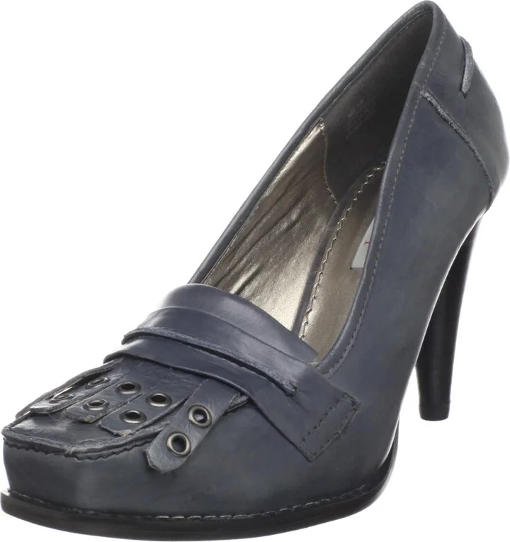 Two Lips Women's Contract Pump