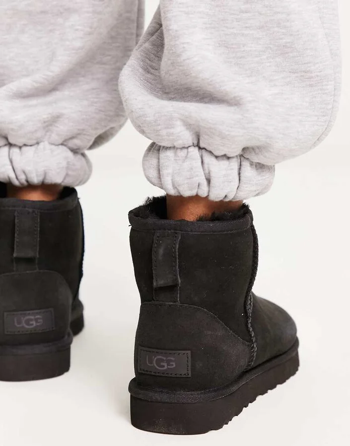 UGG Classic Mini II boots in black - Image 2