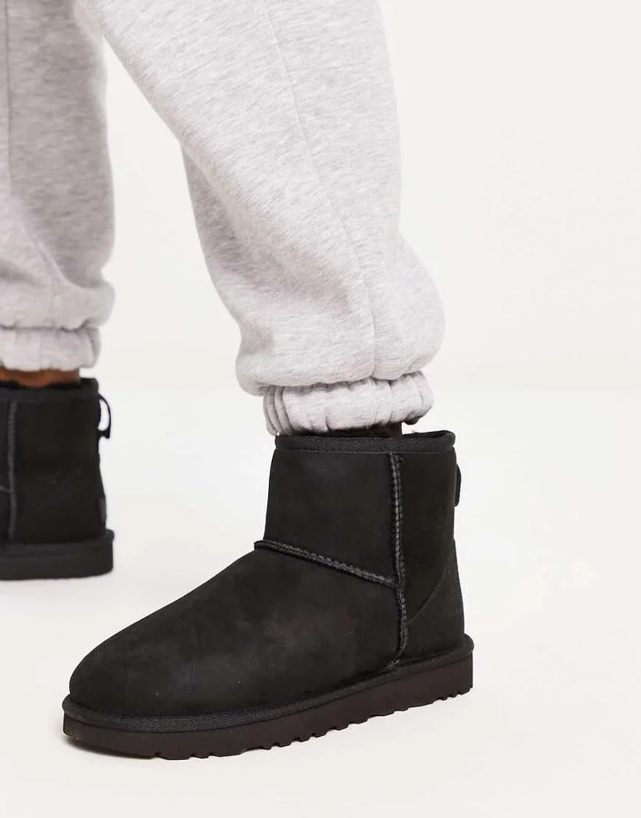 UGG Classic Mini II boots in black - Image 4