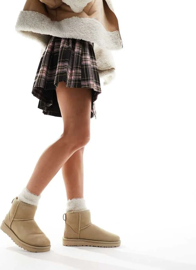 UGG Classic mini II boots in stone - Image 3