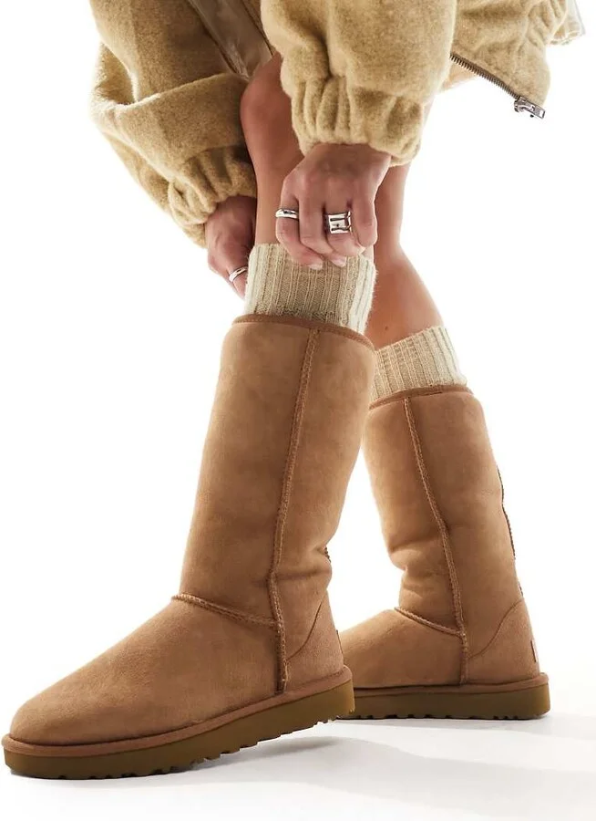 UGG Classic tall II boots in chestnut - Image 2