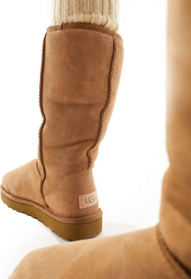 UGG Classic tall II boots in chestnut - Image 3