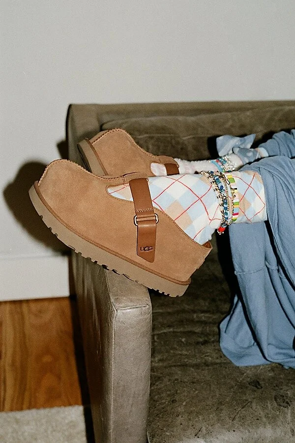 UGG Women's Goldenstar Hi Platform Clog in Chestnut