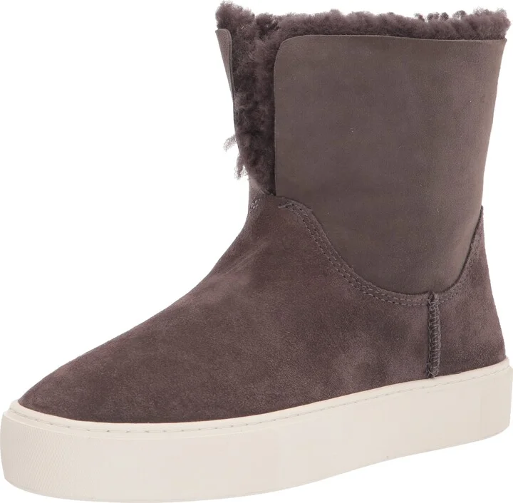 UGG Women's LYNUS Sneaker