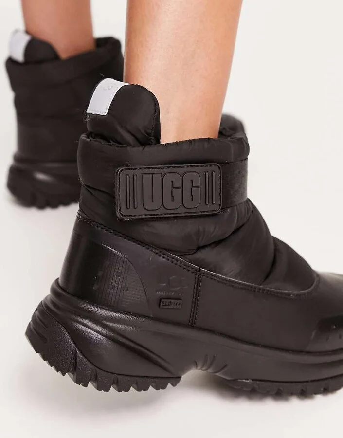 UGG Yose Puff boots in black - Image 3