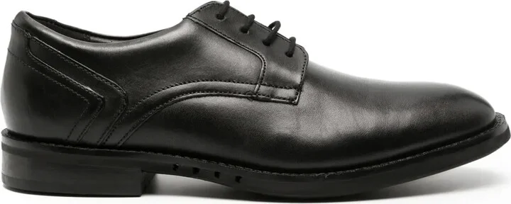 Un Hugh lace-up shoes