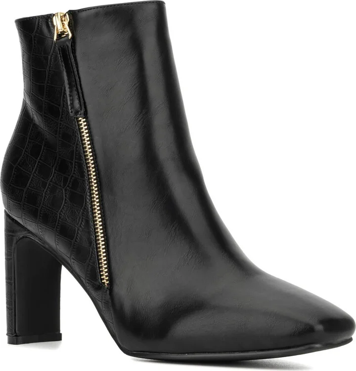 Una Womens Faux Leather Embossed Chelsea Boots