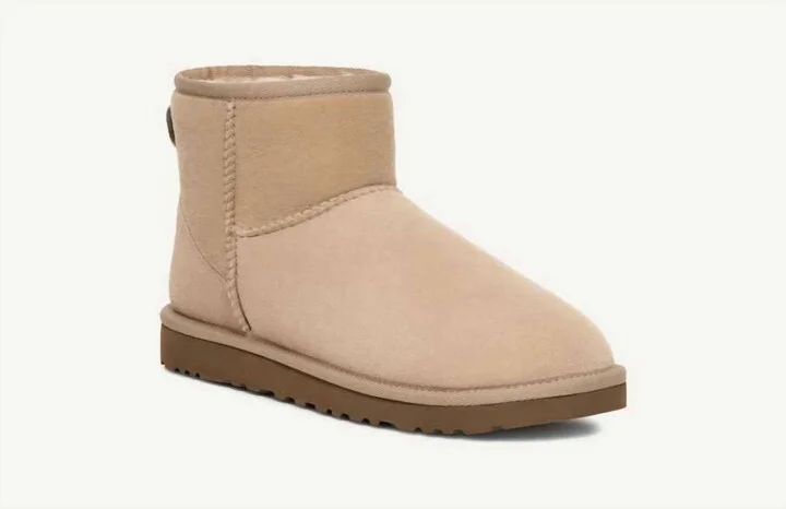 Unisex Classic Mini Ii Boots In Sand