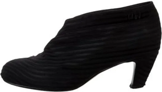 United Nude
