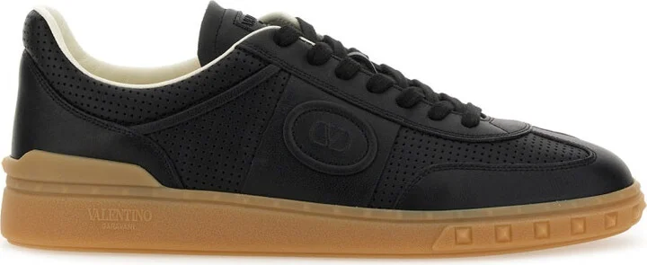 "Upvillage" Sneaker