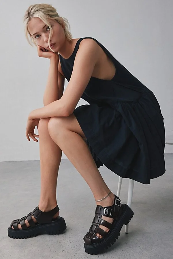 Urban Outfitters UO Lauren Platform Fisherman Sandal in Dark Cherry