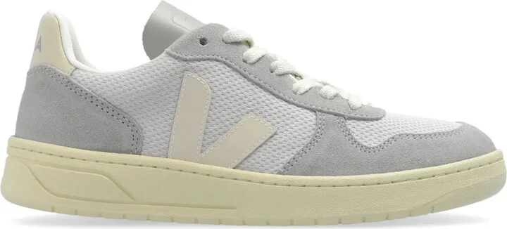 V-10 sneakers