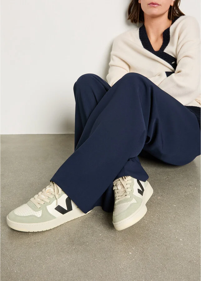 V-10 Sneakers