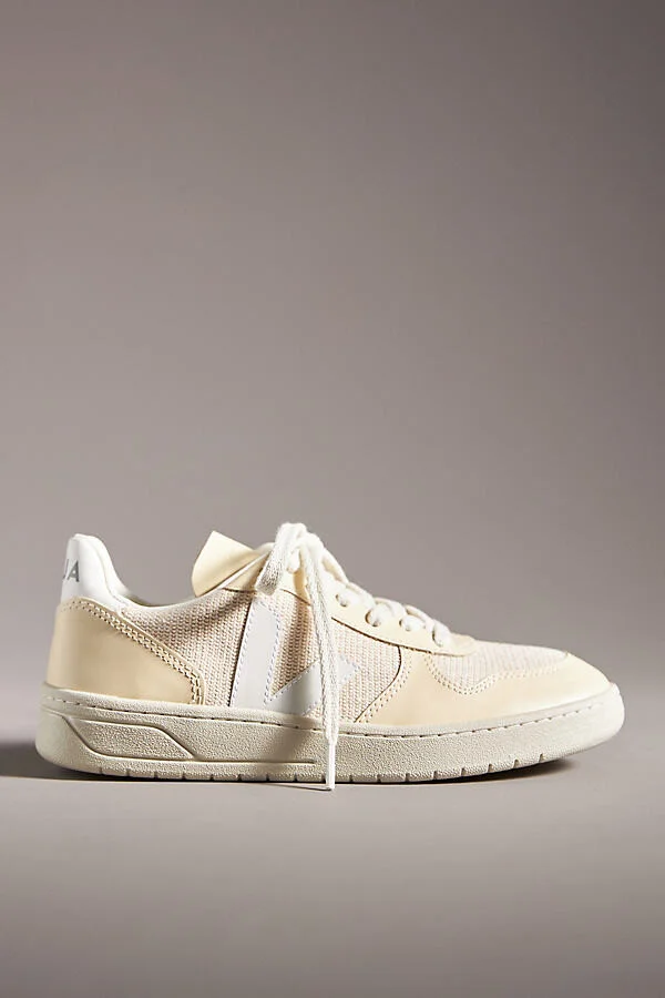 V-10 Sneakers
