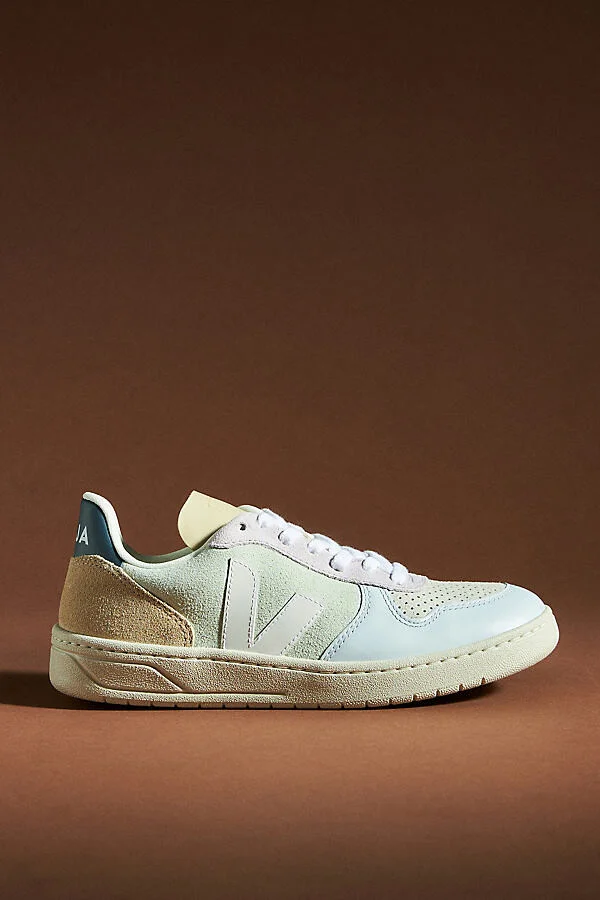 V-10 Sneakers