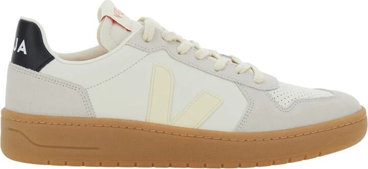 'V-82' Grey Low Top Sneakers With Logo Patch On Tongue And Side And Logo Letteirng On The Heel In Leather Unisex