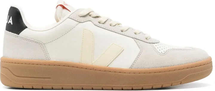 V 82 sneakers